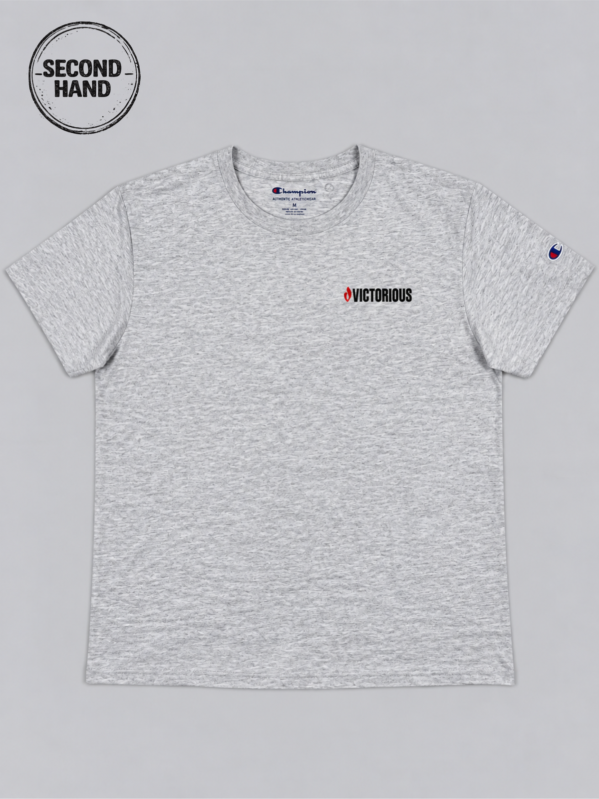 Champion T-Shirt in Hellgrau mit „Victorious“-Print S / M - second hand