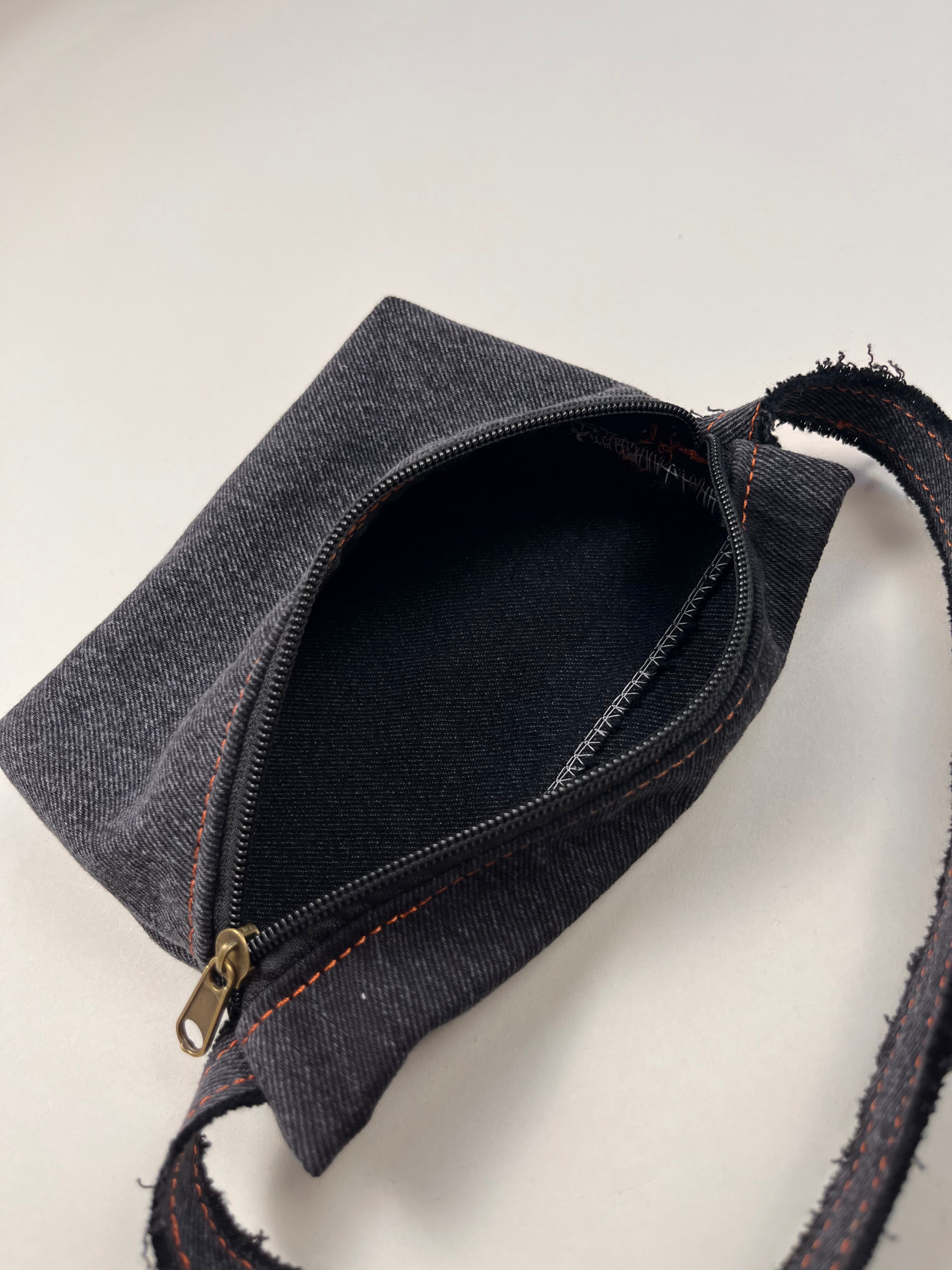 Denim Gürteltasche / Crossbody Bag – schwarz | recrave originals