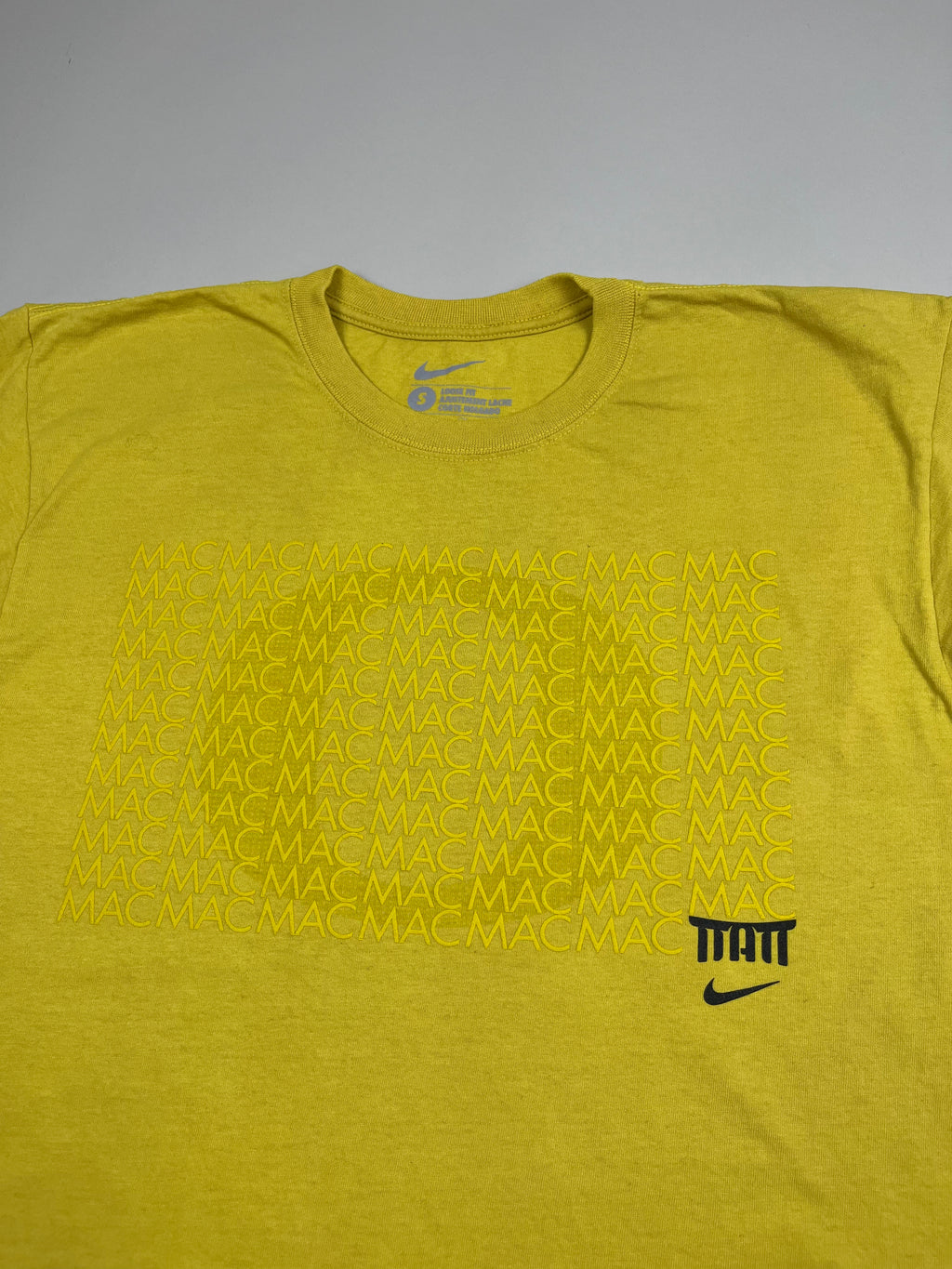 T-Shirt Nike mit „MAC MATT“-Rückenprint S - second hand