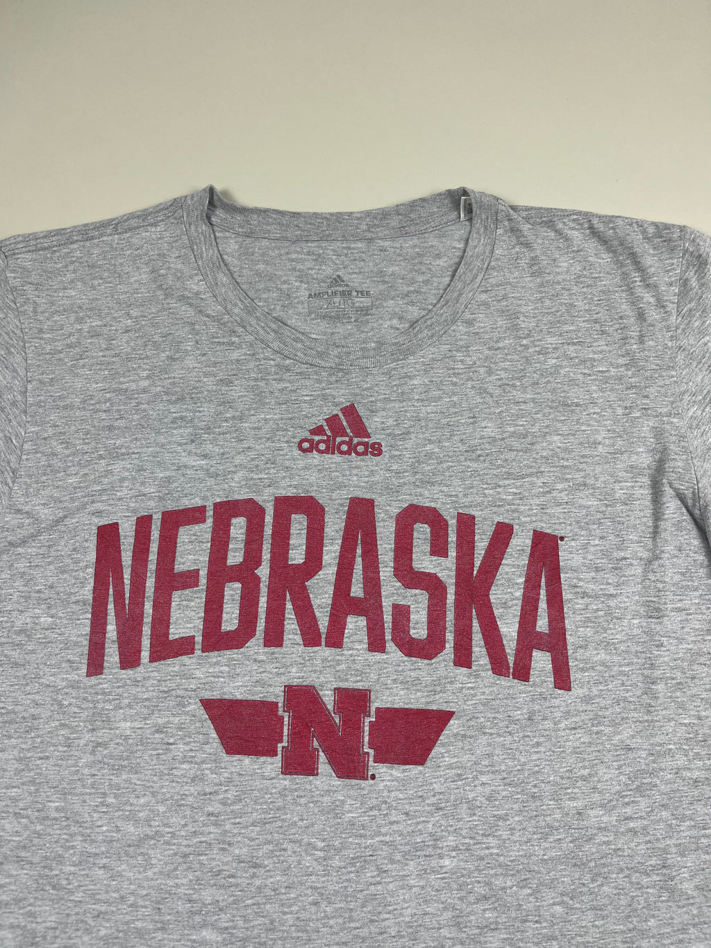 Adidas Nebraska T-Shirt  roter Print M - second hand
