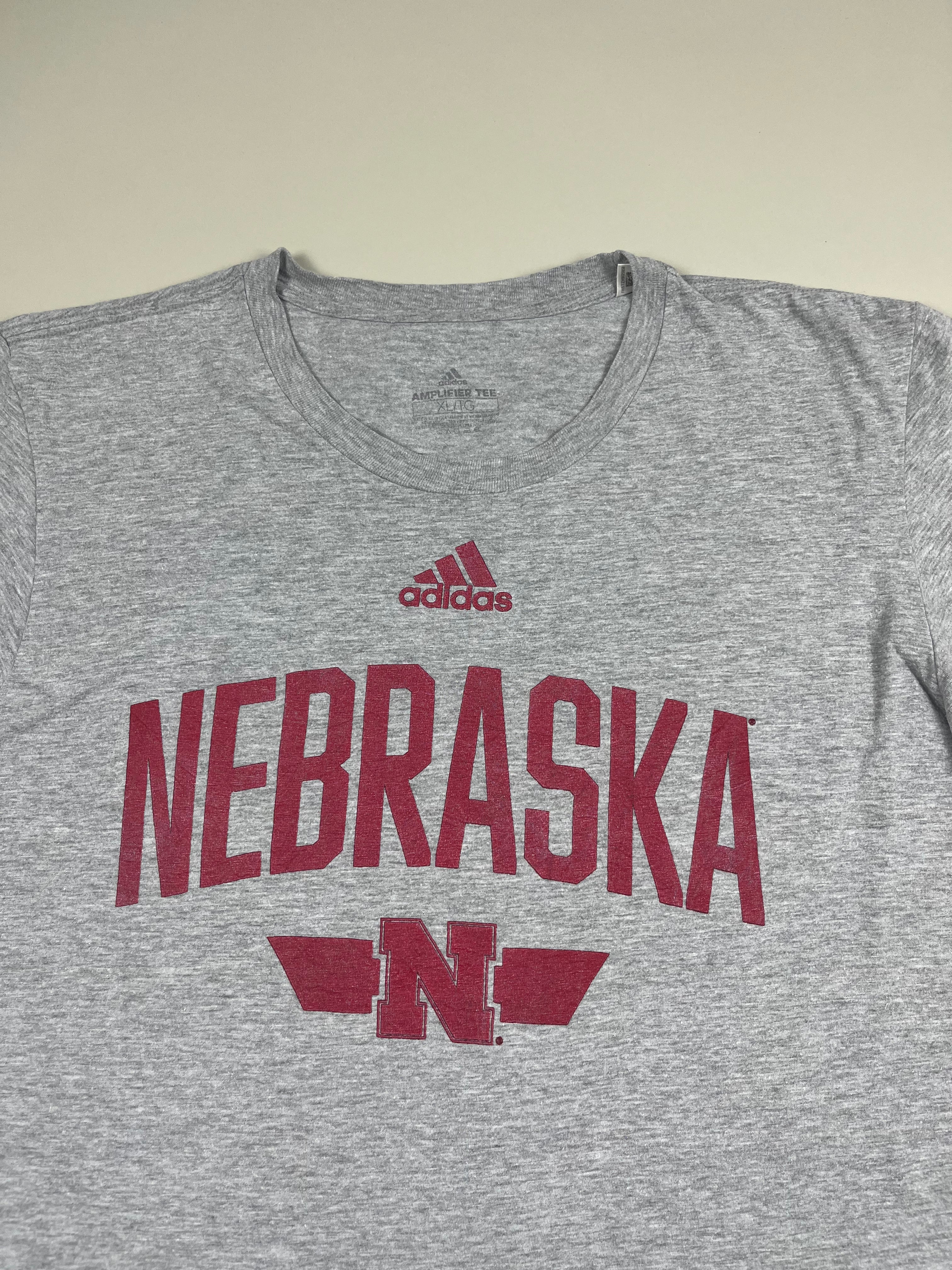 Adidas Nebraska T-Shirt  roter Print M - second hand