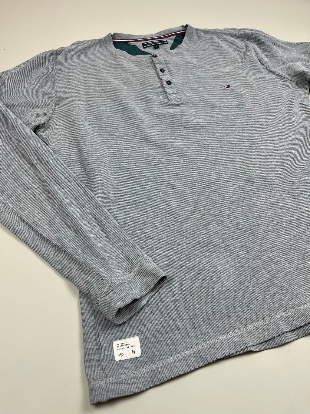 Tommy Hilfiger Henley-Langarmshirt in Grau M - second hand